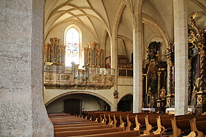 Schönbach, Pfarrkirche Mariae Lichtmess, spätgotische Hallenkirche von 1450-1457 errichtet - BLick in das Kircheninnere
